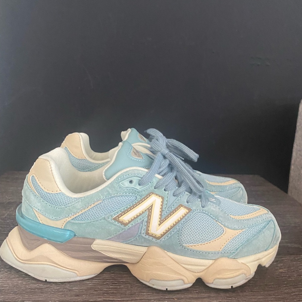 Womens New Balance 9060 Size 7